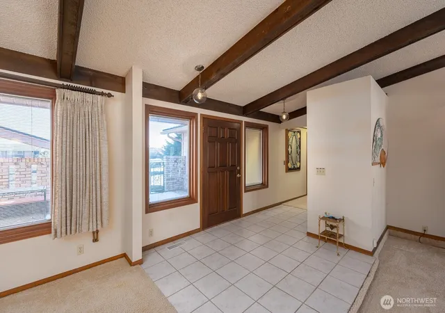 Photo 4 of Single family home for sale at 939 S Laguna Dr, Moses Lake, WA 98837 | MLS# NWM2492373 | Listing updated on 2026-09-17