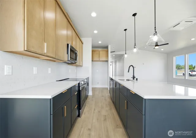 Photo 4 of Sale Pending at 739 N Muscovy St, Moses Lake, WA 98837 | MLS# NWM2492477 | Listing updated on 2026-09-24