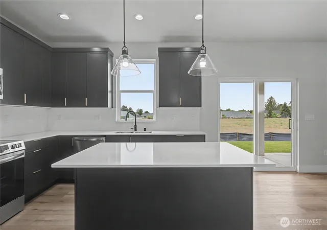 Photo 4 of Single family home for sale at 744 N Widgeon St, Moses Lake, WA 98837 | MLS# NWM2492550 | Listing updated on 2026-09-24