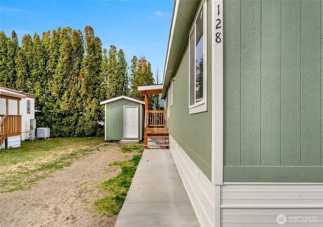 Photo 3 of Manufactured home for sale at 4815 NE Airway Dr #128, Moses Lake, WA 98837 | MLS# NWM2492563 | Listing updated on 2026-09-23