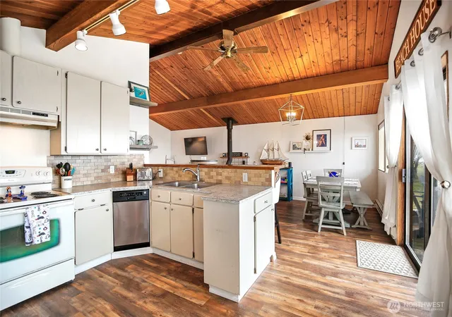 Photo 3 of Single family home for sale at 1968 State Route 105, Aberdeen, WA 98520 | MLS# NWM2492613 | Listing updated on 2026-09-17