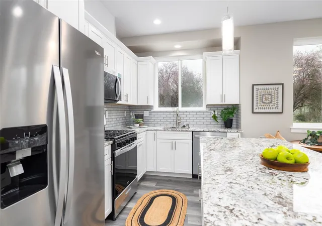 Photo 4 of Townhouse for sale at 1515 N Waugh Rd #B, Mount Vernon, WA 98273 | MLS# NWM2492647 | Listing updated on 2026-09-17