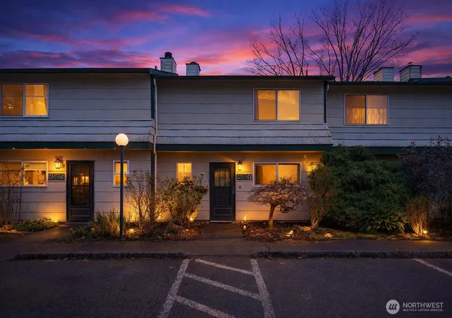 Photo 2 of Townhouse for sale at 421 Ne 105th Street, Vancouver, WA 98685 | MLS# NWM2492662 | Listing updated on 2026-09-30