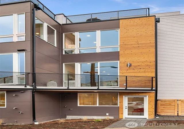 Photo 1 of Townhouse for sale at 5114 24th Avenue NE, Seattle, WA 98105 | MLS# NWM2492695 | Listing updated on 2026-09-17