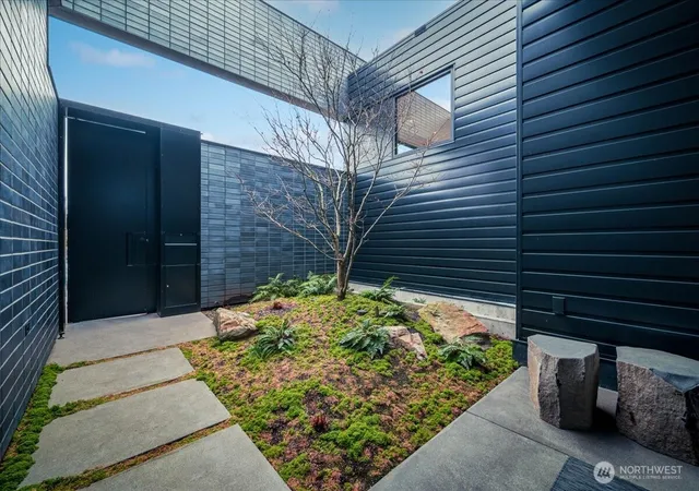 Photo 3 of Single family home for sale at 1914 Magnolia Blvd W, Seattle, WA 98199 | MLS# NWM2492720 | Listing updated on 2026-09-30