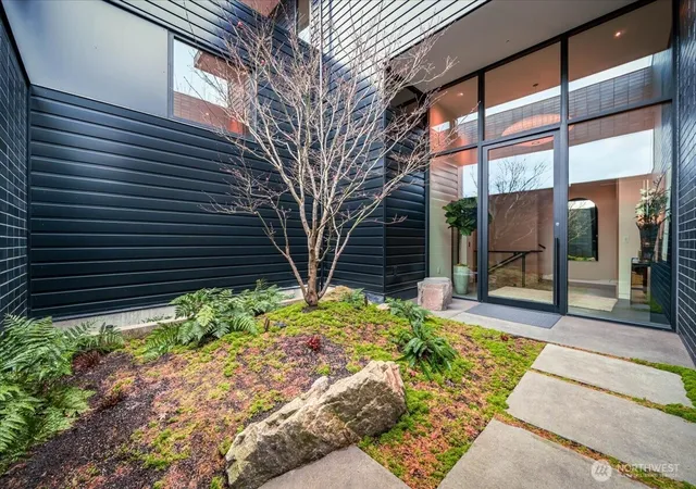 Photo 4 of Single family home for sale at 1914 Magnolia Blvd W, Seattle, WA 98199 | MLS# NWM2492720 | Listing updated on 2026-09-30