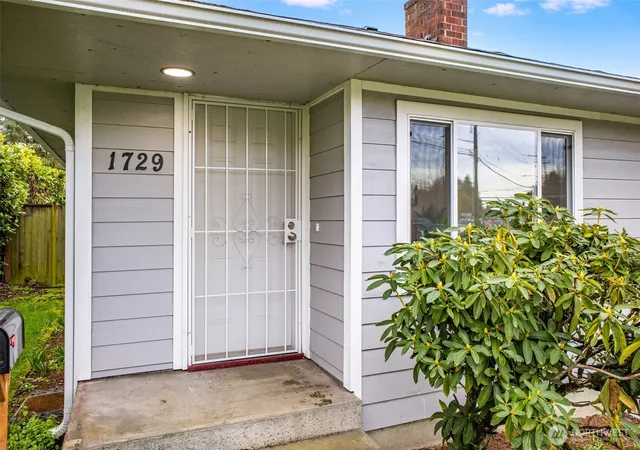 Photo 2 of Single family home for sale at 1729 S Columbian Way, Seattle, WA 98108 | MLS# NWM2492728 | Listing updated on 2026-09-17