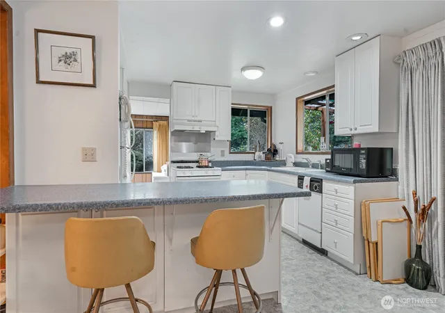 Photo 3 of Single family home for sale at 402 E Madrona Blvd Nw, Lakebay, WA 98349 | MLS# NWM2492798 | Listing updated on 2026-09-17