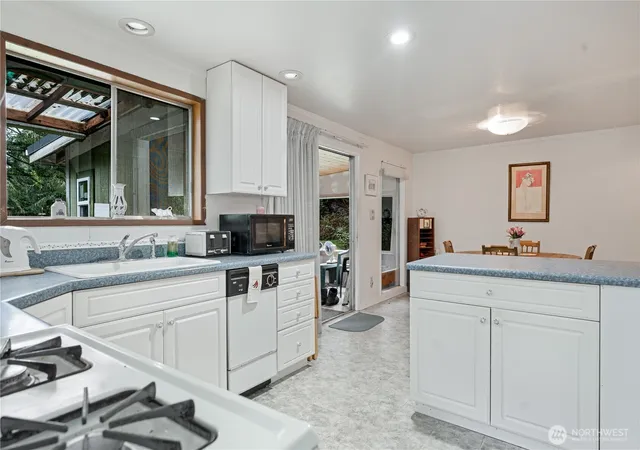 Photo 4 of Single family home for sale at 402 E Madrona Blvd NW, Lakebay, WA 98349 | MLS# NWM2492798 | Listing updated on 2026-09-17