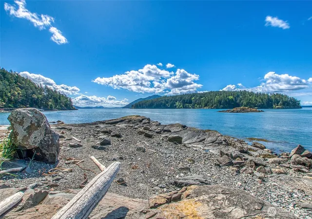 Photo 3 of Single family home for sale at 202 Avilion Pl, Eastsound, WA 98245 | MLS# NWM2492904 | Listing updated on 2026-09-17