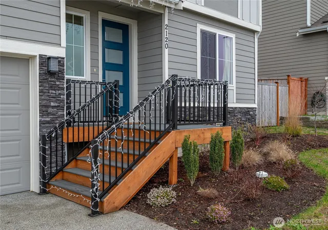 Photo 2 of Single family home for sale at 2120 Sw Putnam Dr, Oak Harbor, WA 98277 | MLS# NWM2493115 | Listing updated on 2026-10-01