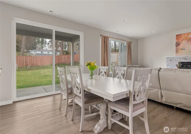 Photo 4 of Single family home for sale at 2120 SW Putnam Dr, Oak Harbor, WA 98277 | MLS# NWM2493115 | Listing updated on 2026-10-01