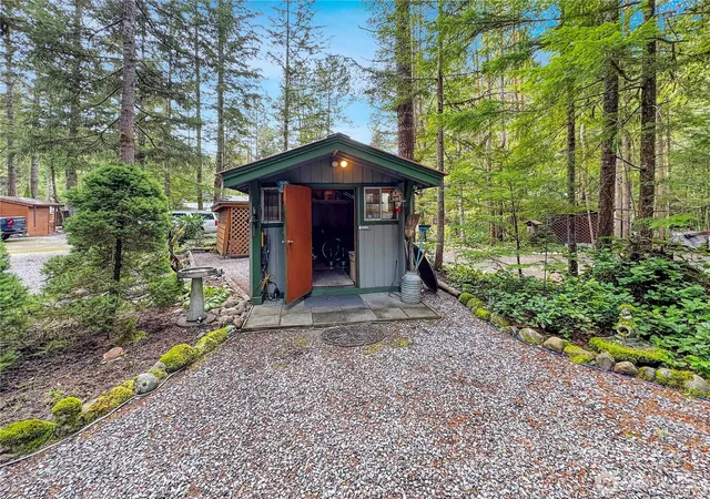 Photo 3 of Manufactured home for sale at 21 Drial Loop, Deming, WA 98244 | MLS# NWM2493491 | Listing updated on 2026-09-17