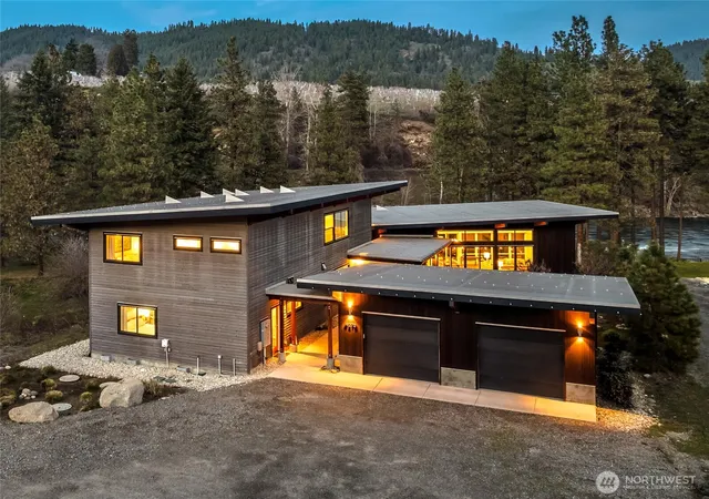 Photo 2 of Single family home for sale at 9275 Lone Pine Orchards Rd, Leavenworth, WA 98826 | MLS# NWM2493719 | Listing updated on 2026-09-17