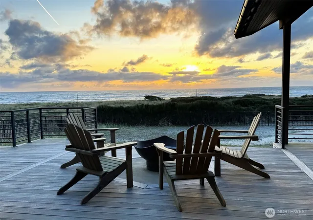 Photo 3 of Single family home for sale at 911 Dune Crst, Westport, WA 98595 | MLS# NWM2493723 | Listing updated on 2026-09-28