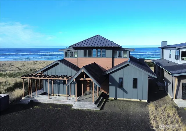 Photo 3 of Single family home for sale at 911 Dune Crst, Westport, WA 98595 | MLS# NWM2493723 | Listing updated on 2026-09-28