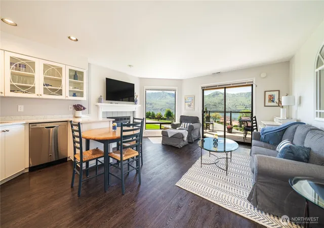 Photo 4 of Condo for sale at 100 Lake Chelan Shrs Dr #18-5, Chelan, WA 98816 | MLS# NWM2493751 | Listing updated on 2026-09-30