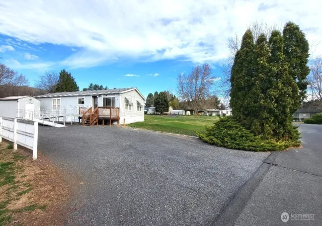 Photo 3 of Manufactured home for sale at 2285 Basin St Sw #12, Ephrata, WA 98823 | MLS# NWM2493844 | Listing updated on 2026-09-17