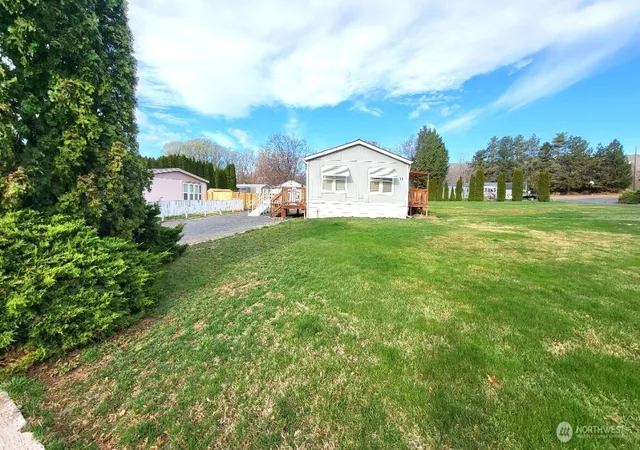 Photo 3 of Manufactured home for sale at 2285 Basin St SW #12, Ephrata, WA 98823 | MLS# NWM2493844 | Listing updated on 2026-09-17