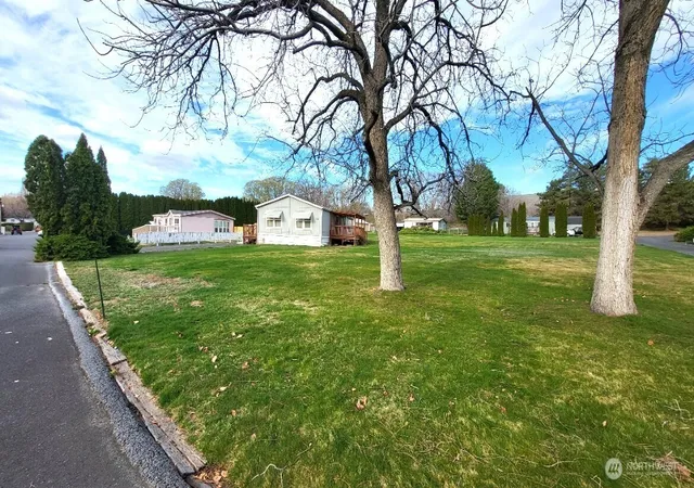 Photo 4 of Manufactured home for sale at 2285 Basin St SW #12, Ephrata, WA 98823 | MLS# NWM2493844 | Listing updated on 2026-09-17