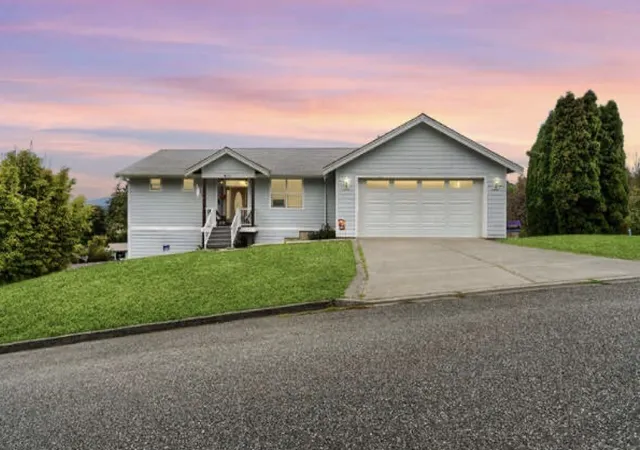 Photo 2 of Single family home for sale at 4111 R Ave, Anacortes, WA 98221 | MLS# NWM2494146 | Listing updated on 2026-09-17