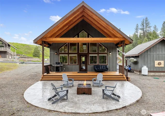 Photo 1 of Single family home for sale at 330 Rockberry Loop, Ronald, WA 98940 | MLS# NWM2494192 | Listing updated on 2026-10-03
