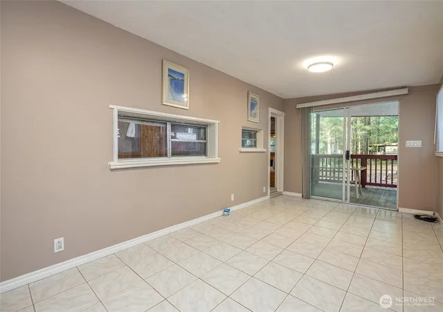Photo 4 of Manufactured home for sale at 98 3 Sunset Cir, Deming, WA 98244 | MLS# NWM2494284 | Listing updated on 2026-09-21