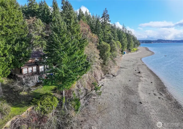 Photo 2 of Single family home for sale at 820 E Burgundy Rd, Shelton, WA 98584 | MLS# NWM2494594 | Listing updated on 2026-09-17
