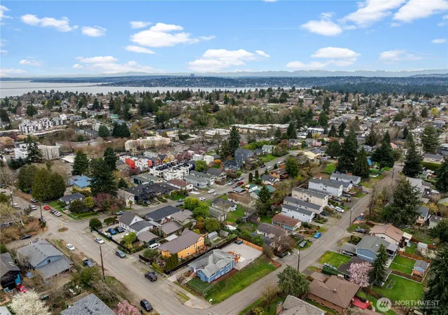 Photo 4 of Single family home for sale at 5518 39th Avenue S, Seattle, WA 98118 | MLS# NWM2494654 | Listing updated on 2026-09-17