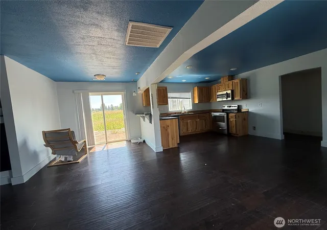 Photo 3 of Single family home for sale at 2420 38th Avenue, Longview, WA 98632 | MLS# NWM2494715 | Listing updated on 2026-09-23