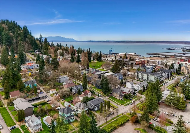 Photo 3 of Multi family home for sale at 800 E Maple St, Bellingham, WA 98225 | MLS# NWM2494729 | Listing updated on 2026-09-26