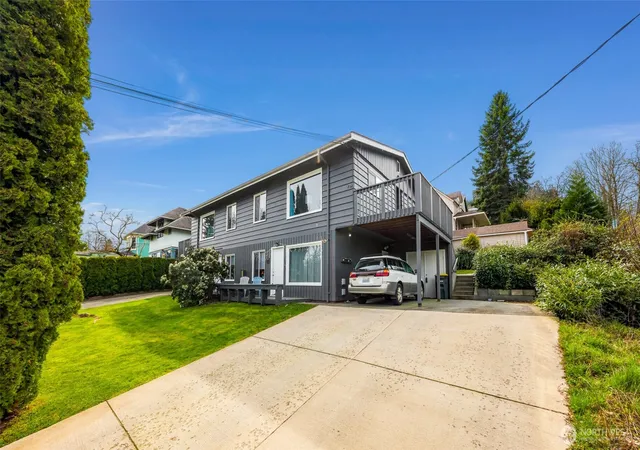 Photo 4 of Multi family home for sale at 800 E Maple St, Bellingham, WA 98225 | MLS# NWM2494729 | Listing updated on 2026-09-26