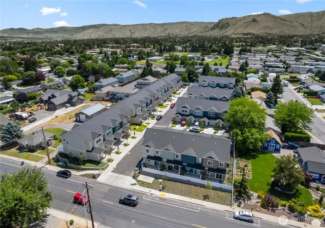 Photo 3 of Townhouse for sale at 1030 Finch Ln #E2, Wenatchee, WA 98801 | MLS# NWM2494869 | Listing updated on 2026-09-22