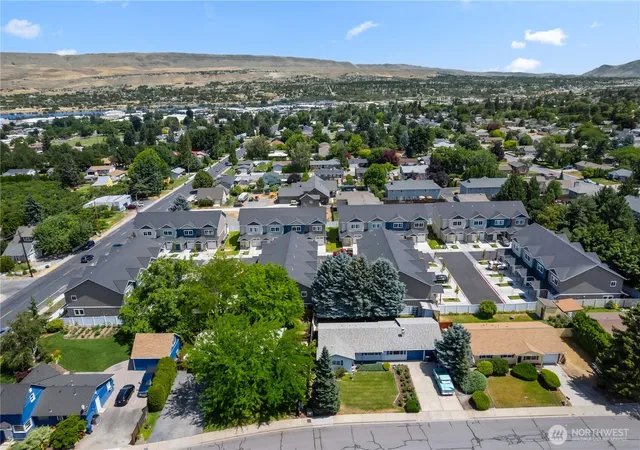 Photo 4 of Townhouse for sale at 1030 Finch Ln #E2, Wenatchee, WA 98801 | MLS# NWM2494869 | Listing updated on 2026-09-22