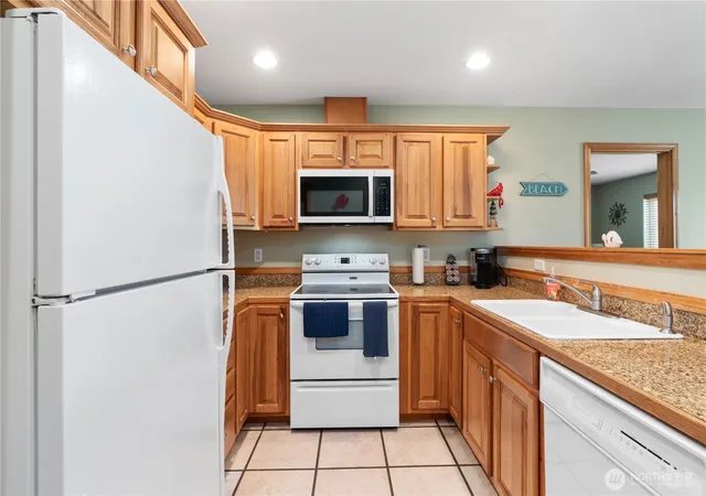 Photo 4 of Single family home for sale at 163 Ocean Blvd, Ocean Shores, WA 98569 | MLS# NWM2494960 | Listing updated on 2026-09-24
