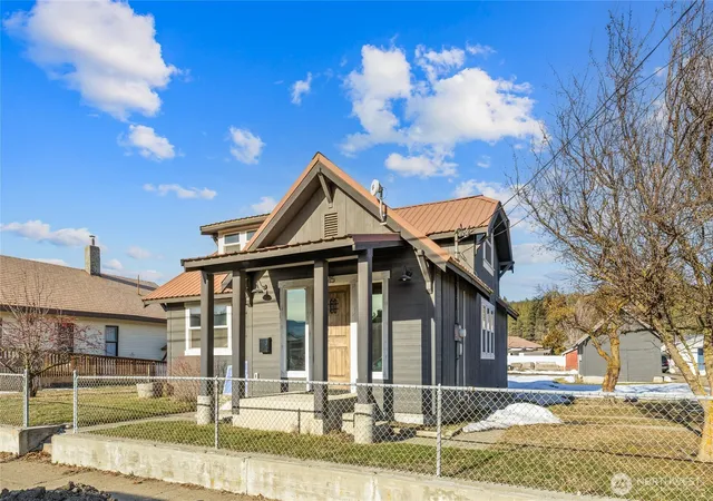 Photo 3 of Single family home for sale at 515 E 1st Street, Cle Elum, WA 98922 | MLS# NWM2495022 | Listing updated on 2026-09-17