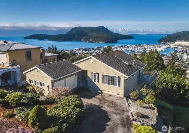 Photo 2 of Single family home for sale at 2104 Highland Dr, Anacortes, WA 98221 | MLS# NWM2495023 | Listing updated on 2026-09-17