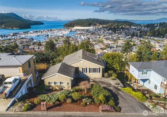 Photo 3 of Single family home for sale at 2104 Highland Dr, Anacortes, WA 98221 | MLS# NWM2495023 | Listing updated on 2026-09-17