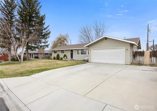 Photo 2 of Single family home for sale at 915 E Elsinore St, Othello, WA 99344 | MLS# NWM2495166 | Listing updated on 2026-09-25