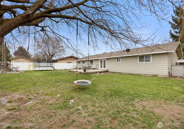 Photo 3 of Single family home for sale at 915 E Elsinore St, Othello, WA 99344 | MLS# NWM2495166 | Listing updated on 2026-09-25