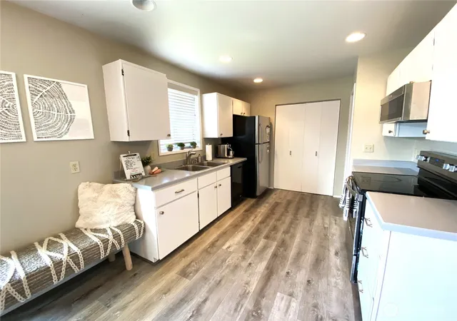 Photo 4 of House for sale at 986 Highline Dr, East Wenatchee, WA 98802 | MLS# NWM2495387 | Listing updated on 2026-09-17
