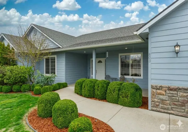 Photo 1 of Single family home for sale at 803 Se Vintage Way, College Place, WA 99324 | MLS# NWM2495663 | Listing updated on 2026-09-17