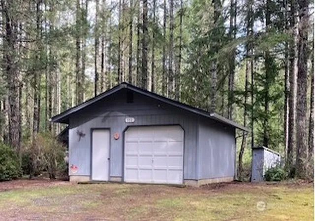 Photo 2 of Single family home for sale at 531 N Mountain View Dr, Hoodsport, WA 98548 | MLS# NWM2495799 | Listing updated on 2026-09-17