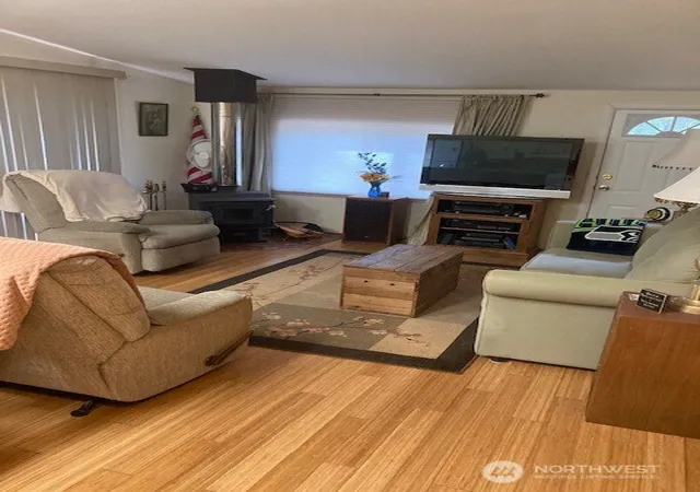 Photo 3 of Single family home for sale at 531 N Mountain View Dr, Hoodsport, WA 98548 | MLS# NWM2495799 | Listing updated on 2026-09-17