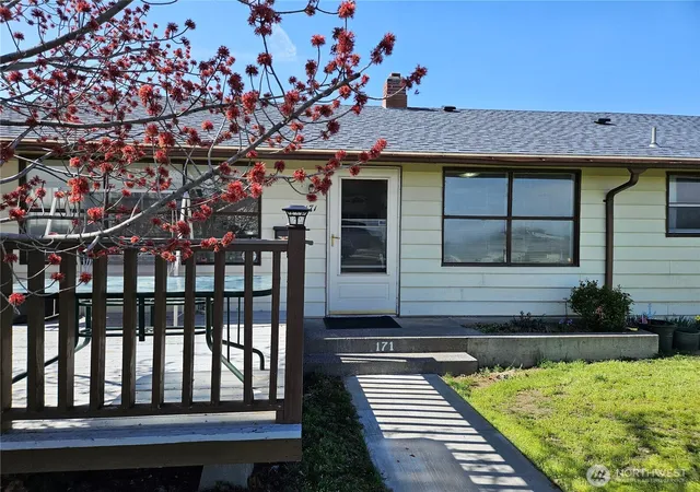 Photo 2 of Single family home for sale at 171 Ivy St Se, Ephrata, WA 98823 | MLS# NWM2495831 | Listing updated on 2026-09-24
