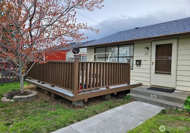 Photo 3 of Single family home for sale at 171 Ivy St SE, Ephrata, WA 98823 | MLS# NWM2495831 | Listing updated on 2026-09-24