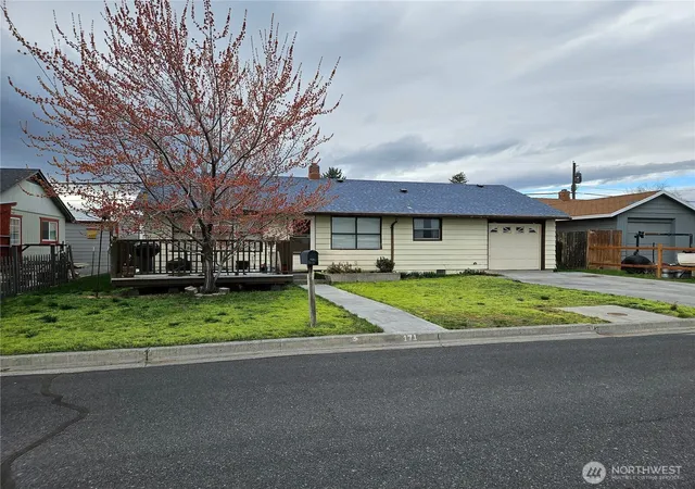 Photo 4 of Single family home for sale at 171 Ivy St SE, Ephrata, WA 98823 | MLS# NWM2495831 | Listing updated on 2026-09-24