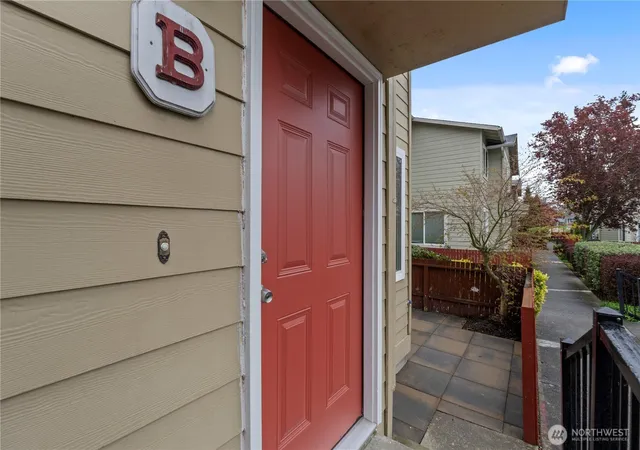 Photo 3 of Condo for sale at 2902 13th Street #3B, Everett, WA 98201 | MLS# NWM2496012 | Listing updated on 2026-09-17