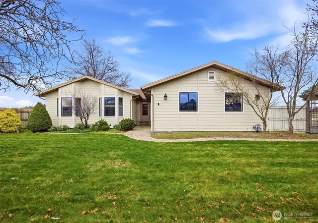 Photo 1 of Single family home for sale at 2017 S Washington St, Kennewick, WA 99337 | MLS# NWM2496366 | Listing updated on 2026-10-01