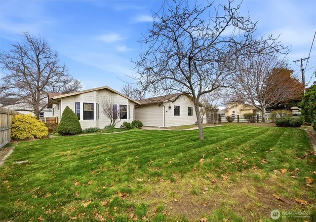 Photo 2 of Single family home for sale at 2017 S Washington St, Kennewick, WA 99337 | MLS# NWM2496366 | Listing updated on 2026-10-01